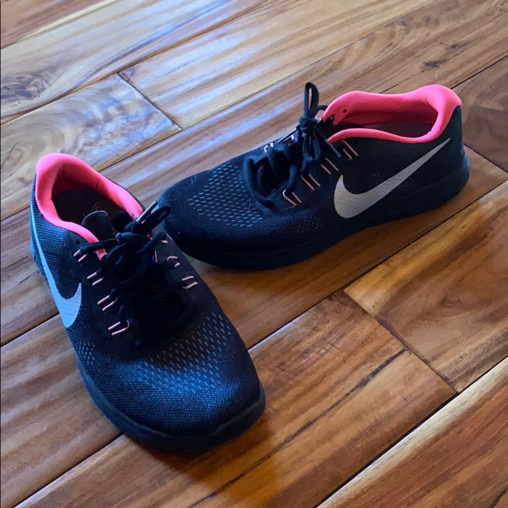 Nike tennis shoes